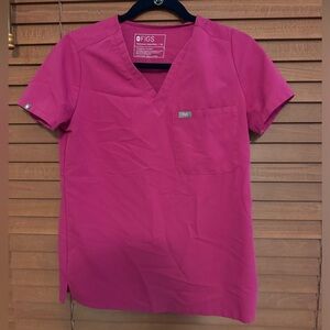 Figs raspberry XS one pocket scrub top